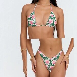 BENOA L Waikiki set
BNWT